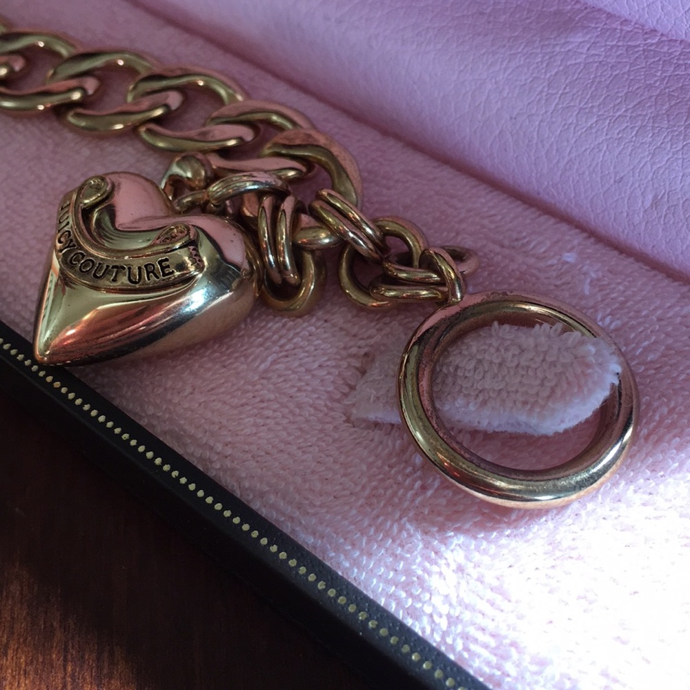 Juicy Couture gold charm bracelet in box - Picture 2 of 11